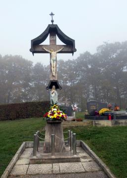 Dolnji Slaveči spodaj