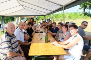 Na koncu pa skupno veselje ob domačih dobrotah.